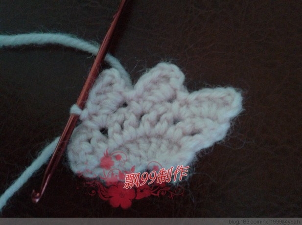 poncho-tejido-en-crochet-con-cuadros-14