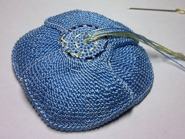 flor en crochet azul (21)