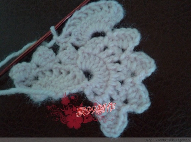 poncho-tejido-en-crochet-con-cuadros-19